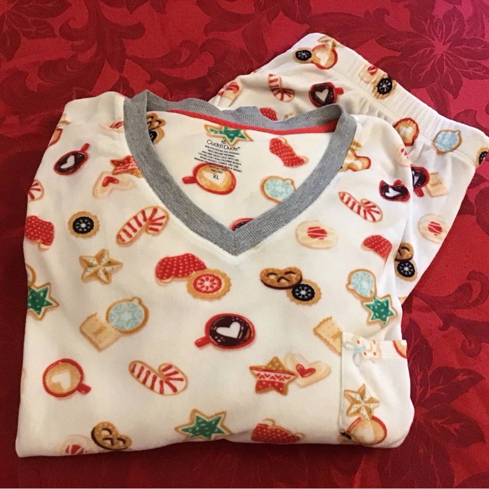 Cuddl Duds Ultra Plush Velour Fleece Holiday Pajama Set